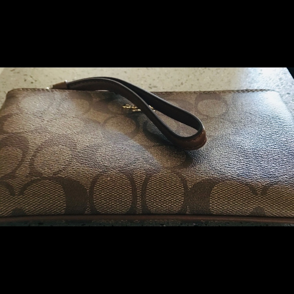 Coach Signature Wallet - Picture 2 of 3